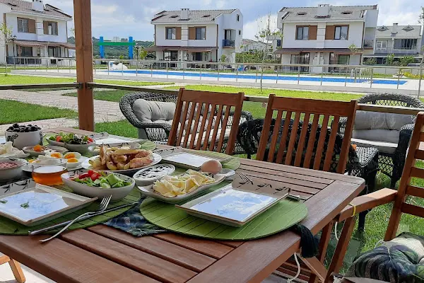 Danişment Mavi Yeşil Tatil Sitesi