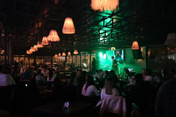 Varil Bistro &amp; Lounge