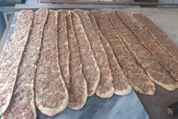 Üstün Etli Pide