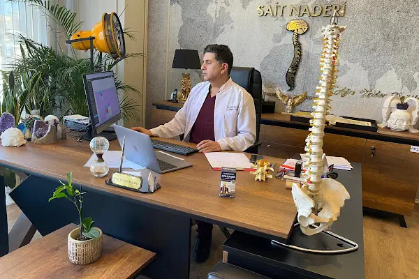 Prof. Dr. Sait Naderi-Beyin ve Sinir Cerrahisi