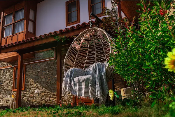 FLORA BİRGİ TAŞ KONAK