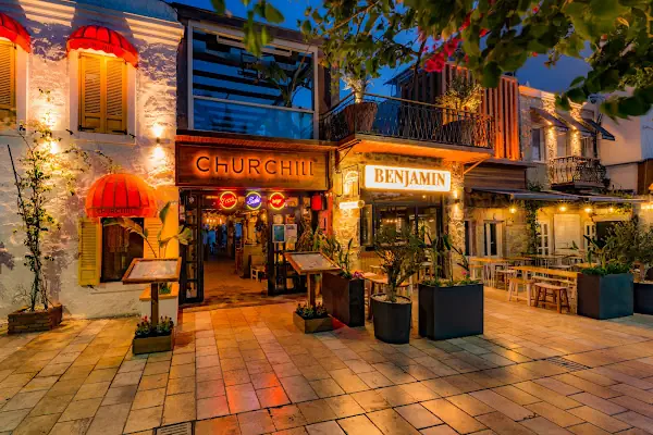 Köşem Cafe & Restaurant & Bar