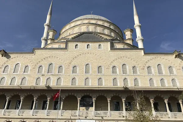Taşoluk Yeşil Cami
