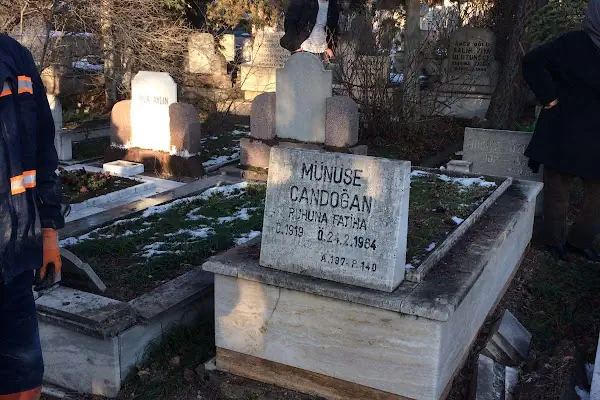 Asri Mezarlık 2. Kapı