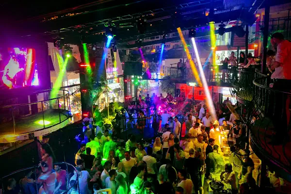 Sisters' Alanya (The Street Pub)