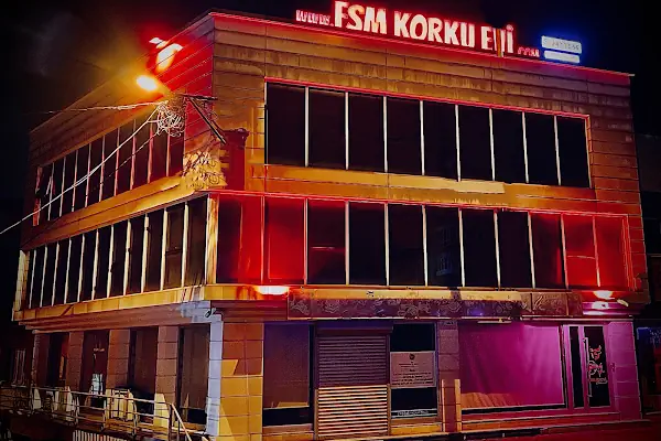 Bursa Fsm Korku Evi - 8.Yıl 850m² Survivor Parkuru!