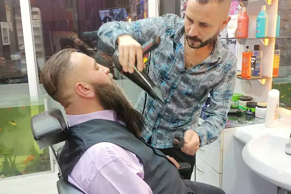 Erkan Bora Erkek Kuaförü