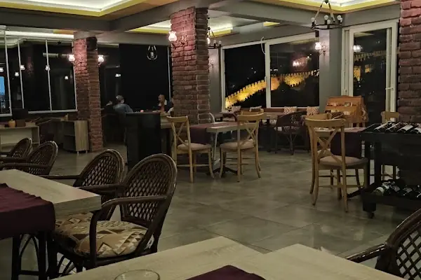Center Kitchen &amp; Bar