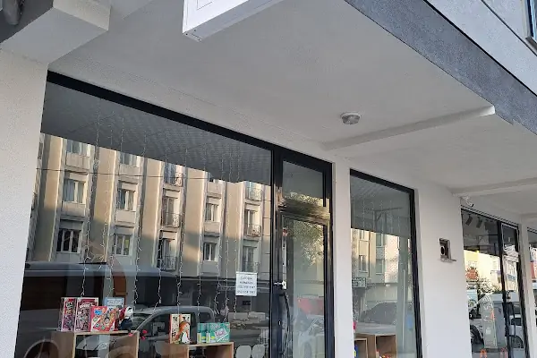Üç Yaprak Kitap