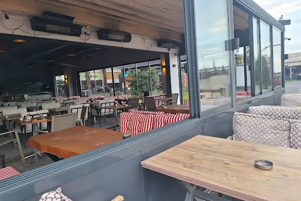 Deli lounge