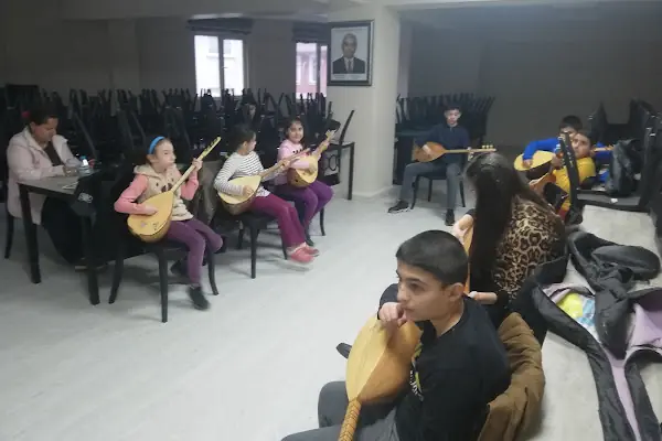Akem Müzik Aletleri Satış, Tamir ve Müzik Eğitim Merkezi - Yenibosna ders aidatları 1500(bağlama) tl[2025]