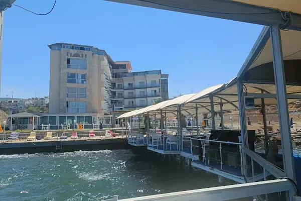 Club Rose Bay Hotel