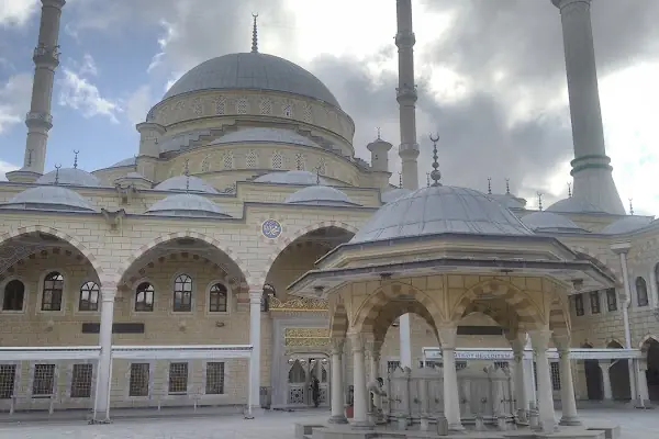 Taşoluk Yeşil Cami