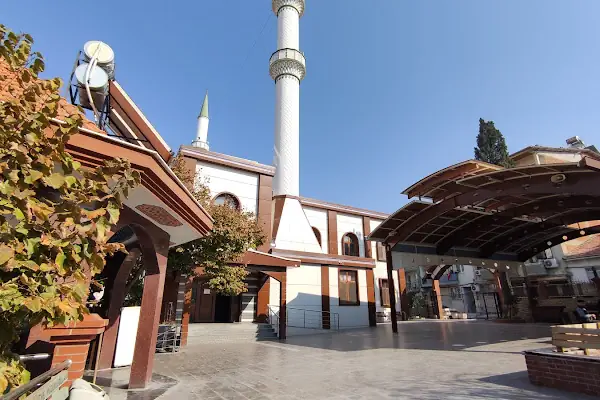 Bayraklı Merkez Camii