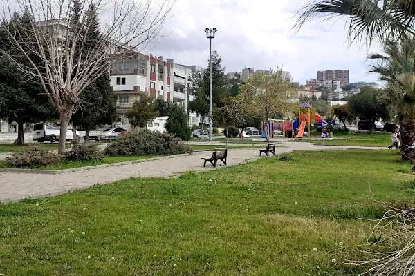 Yadigar Cami Parkı