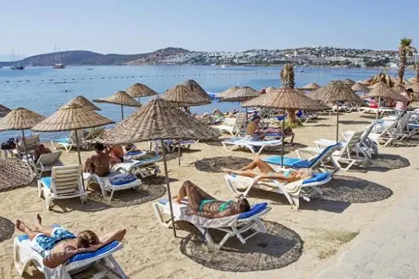 Cesars Beach Club