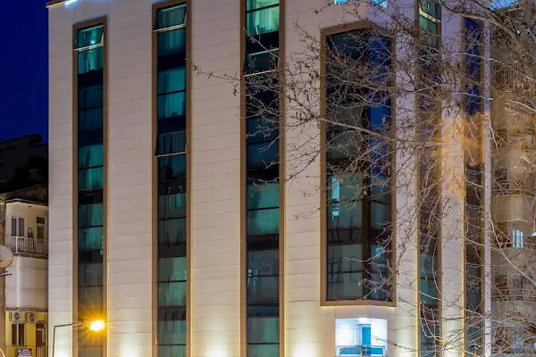 Dies Otel