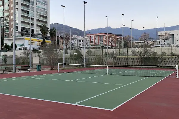 İzmir - Karşıyaka Zübeyde Hanım Tenis Eğitim Merkezi