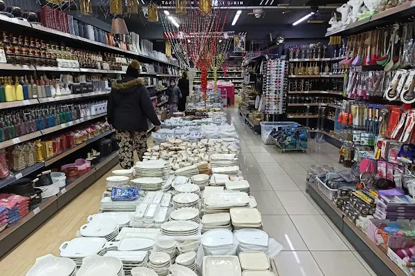 Yürüyen Avm Bayraklı