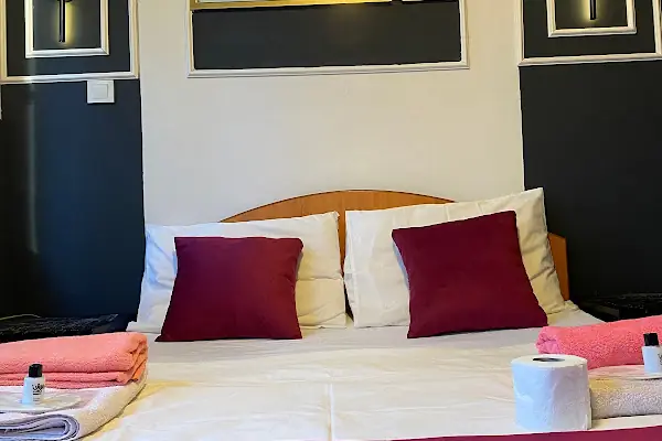 Petek Hotel