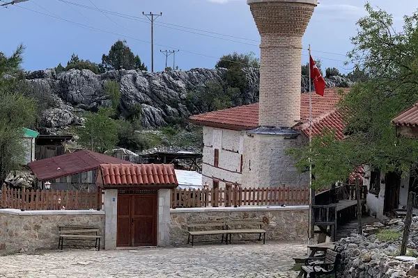 Sarıhacılar Camii