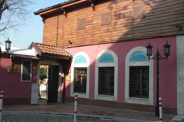 Ahmet İzzet Efendi Türbesi