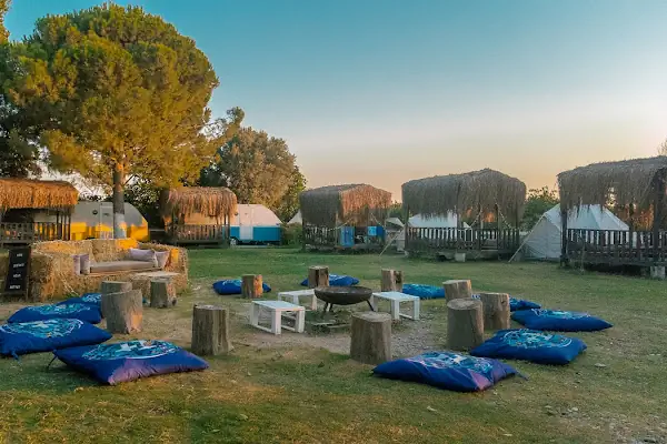 Mona Glamping Caravan Suites