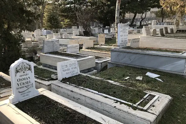 Osman Yüksel Serdengeçti Kabri