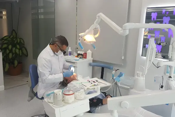 Dişhekimi Ender Memişoğlu