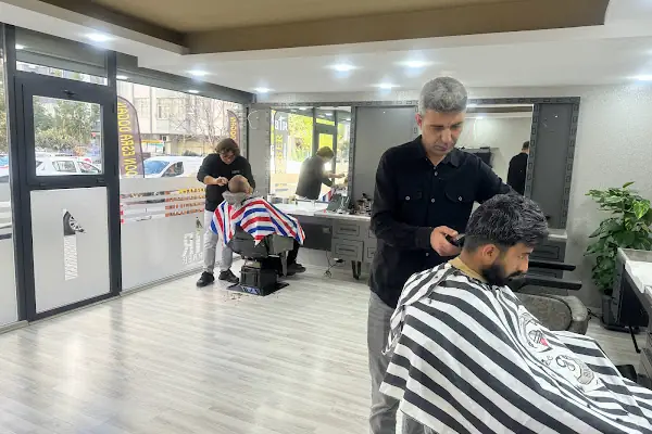 Bir Berber Saç Tasarım Stüdyosu