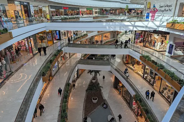 Macrocenter