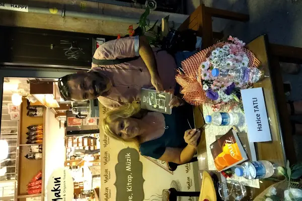 Yakın Kitabevi