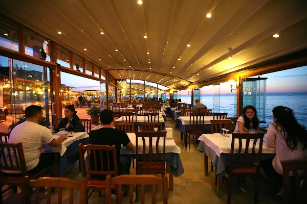 Luz Cafe & Shop