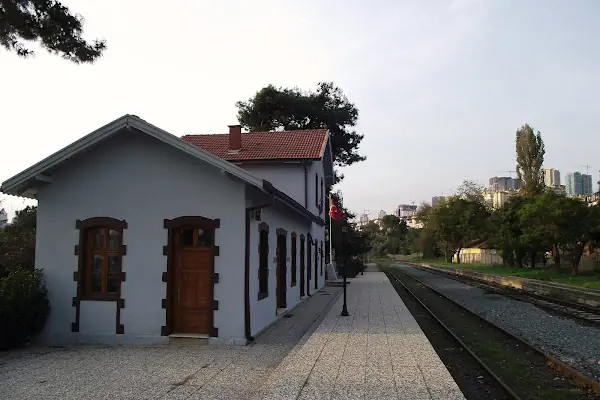 İspartakule Tren İstasyonu