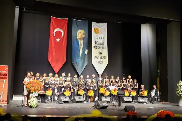Cüneyt Gökçer Sahnesi