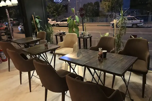 Gurup Cafe & Restaurant