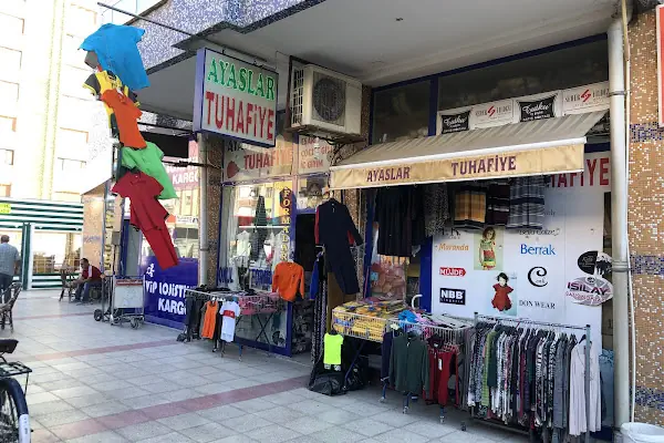 Ayaslar Giyim Tuhafiye Okul Kıyafetleri