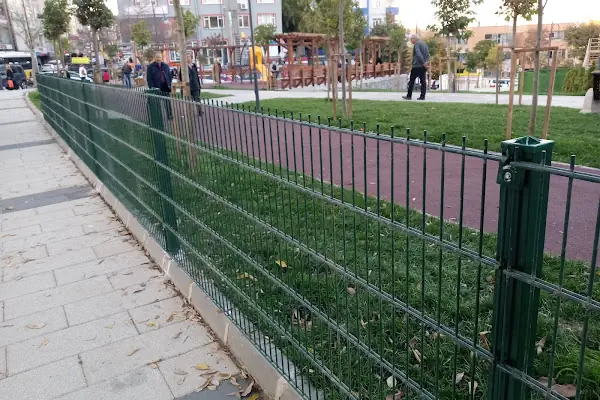 Akşemsettin Kapalı Yüzme Havuzu