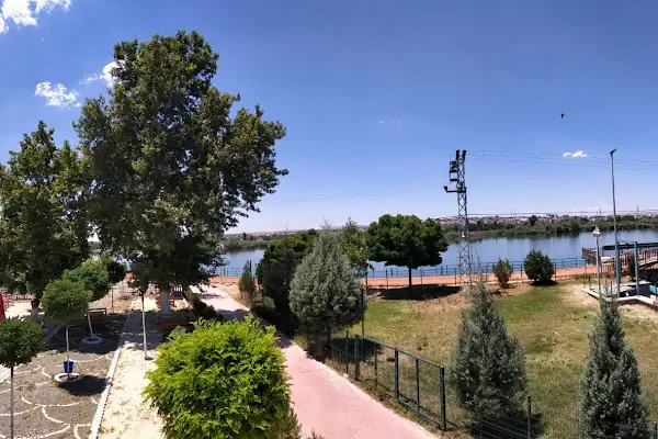 Saray Aile çay bahçesi