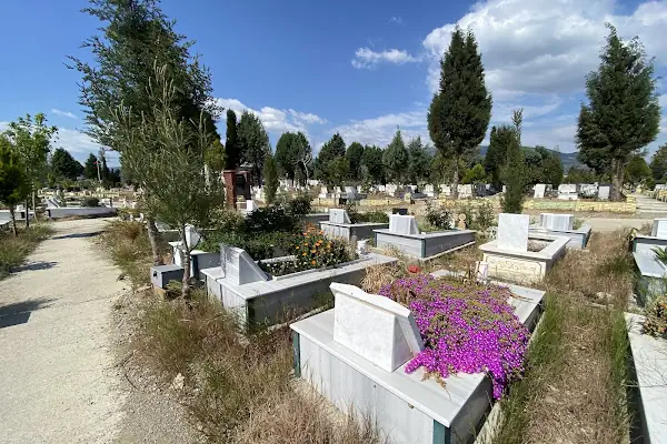 Cennet Bahçesi Mezarlığı