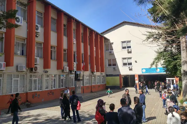 Hayate Hanım ilkokulu ve Ortaokulu