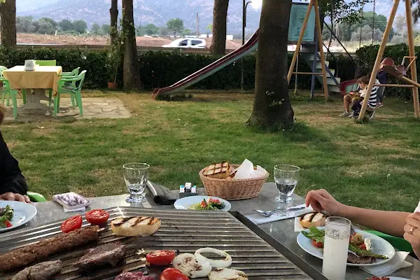 Çınar Altı