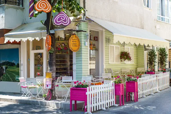 Büyükada Şekercisi Candy Island Cafe Patisserie