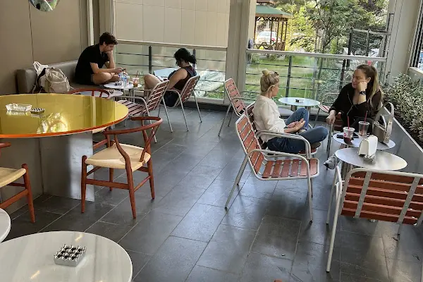 Mahall Cafe &amp; Lounge