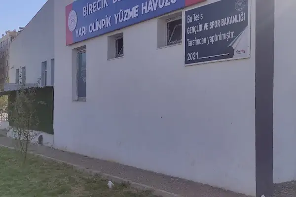 Birecik Belediyesi Yarı Olimpik Yüzme Havuzu