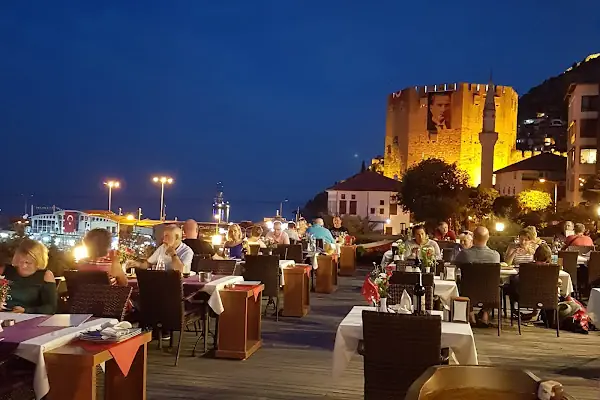 D La Plaza Restaurant &amp; Bar