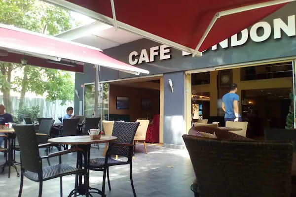 Cafe London sahrayıcedit