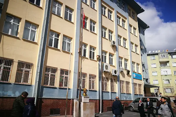 İstanbul-Esenler Şehit Muhammed Aksu Kız Anadolu İmam Hatip Lisesi