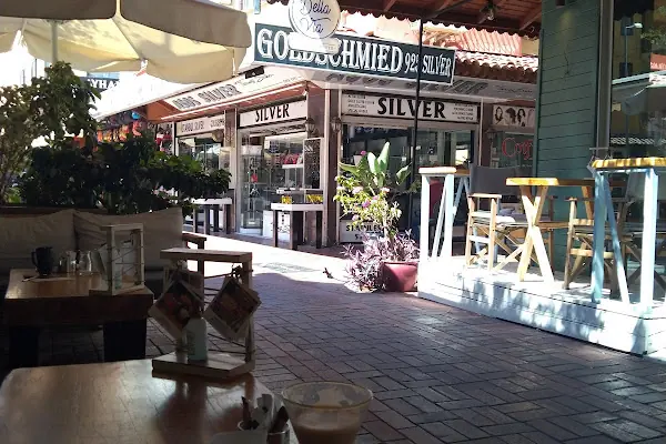 Q Stand Coffee &amp; All Day Cafe