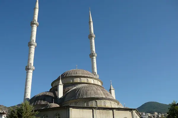 Emine Özmüftüoğlu Cami